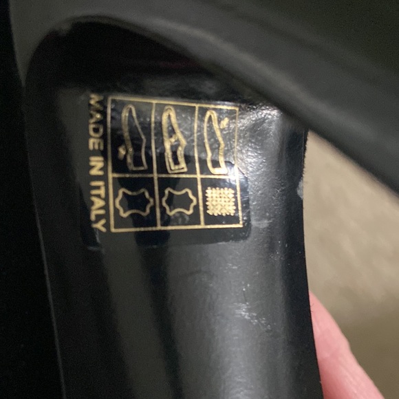 Gucci Velvet T-Strap Peep Toe - Picture 6 of 7